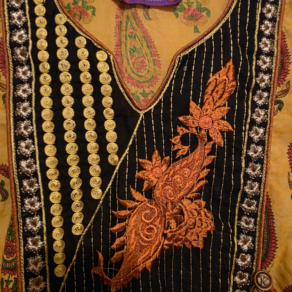 Yellow Paisley Tunic with Embroidered Detail Size XXL - Picture 11 of 11